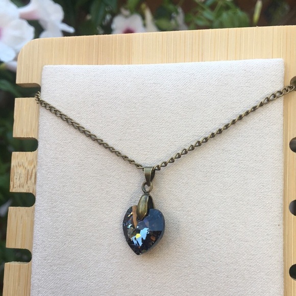 Reversible Black Diamond + Iridescent Oil Spill Rainbow Crystal Heart Necklace - Picture 5 of 11